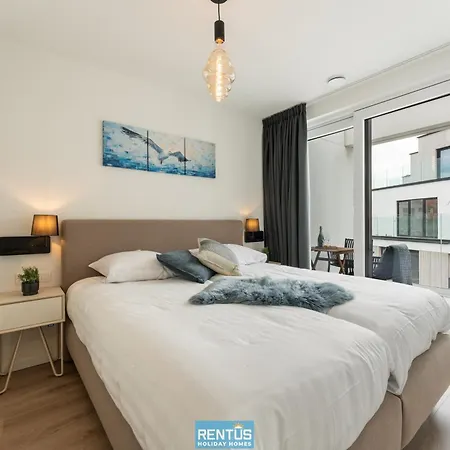 Luna - Brand New & Stylish *