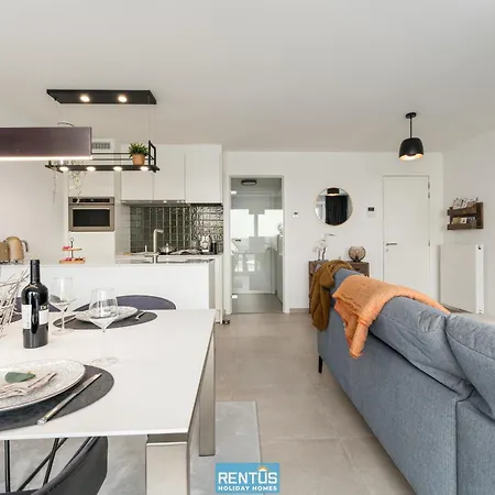 Luna - Brand New & Stylish *