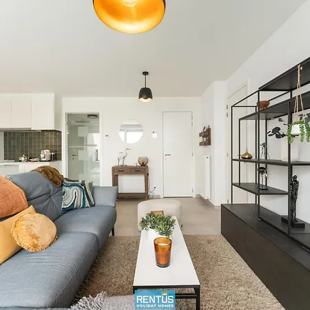 Luna - Brand New & Stylish