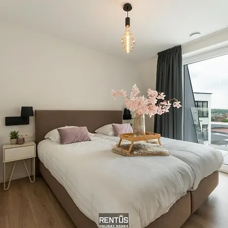 Luna - Brand New & Stylish * نيوبورت
